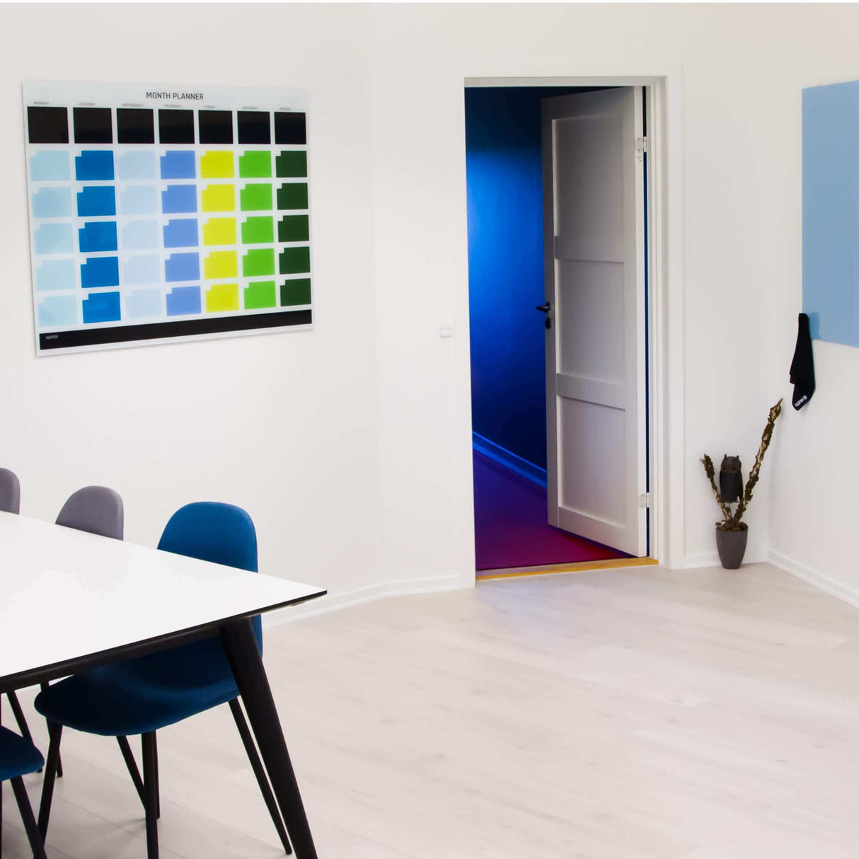 Engelsk månedstavle farver | 120 x 90 cm. Glas måneds tavle Engelsk | Officely