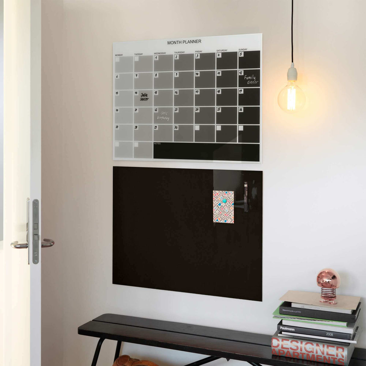 Grå engelsk månedsplanlægningstavle | 80 x 60 cm. Glas måneds tavle. Grå. Engelsk. | Officely