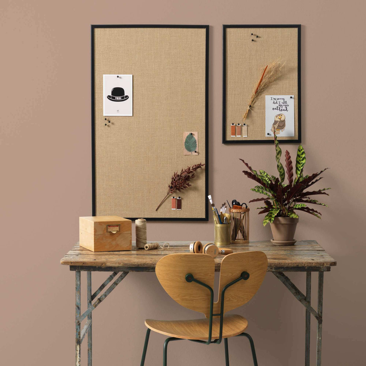 Hessian opslagstavle 60 x 40 cm | 60 x 40 cm. Hessian opslagstavle med sort ramme | Officely