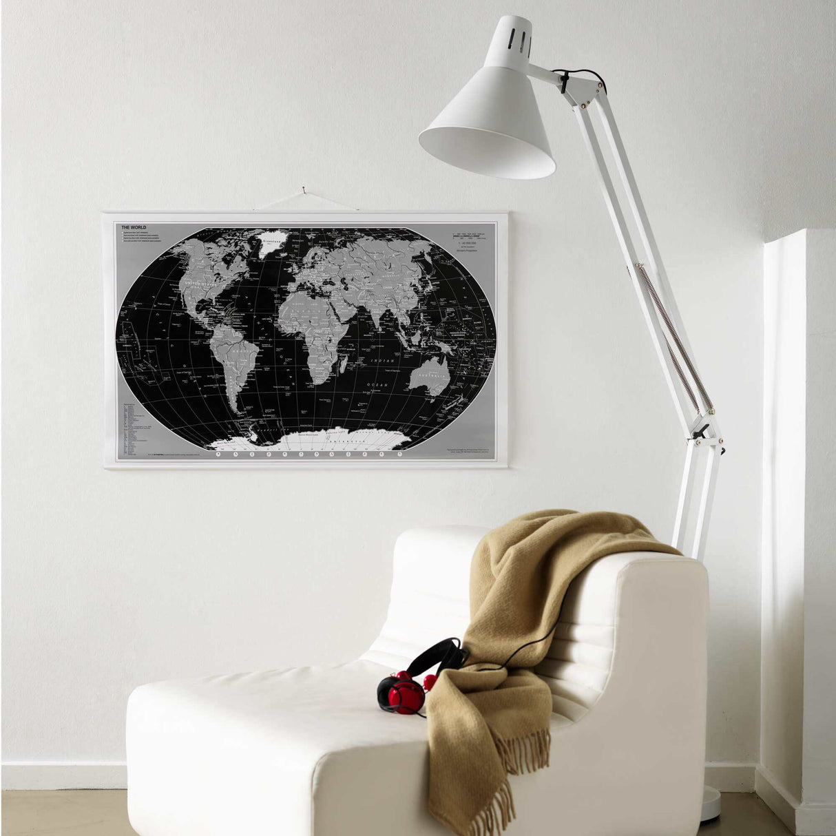 sølv verdenskort | 95 x 62 cm. Verdens kort. Sort/Sølv | Officely