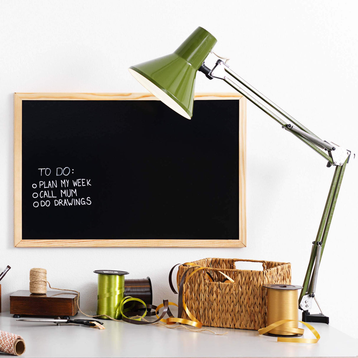 80 x 60 cm. Kridt tavle med træramme