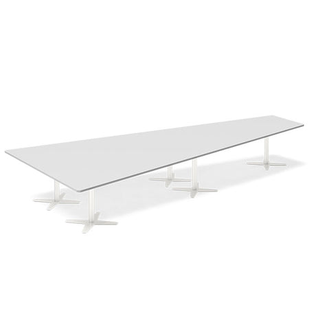 Konferencebord DNA, Lysgrå 5000x2365 mm trapezformet, Hvid understel