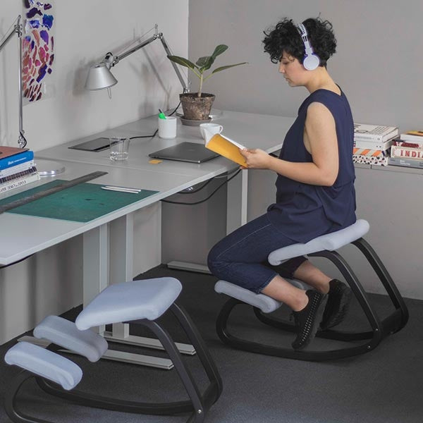 Knæstol Varier Variable sort, REV 194 sort