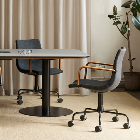 Stol Colt 10015 Drejeligt undestel med hjul, sort tekstil, sort stel