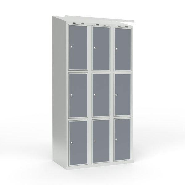 Skoleskab 3x300 Skråt tag 3 rum i højden Lys grå laminatdør Cylinderlås