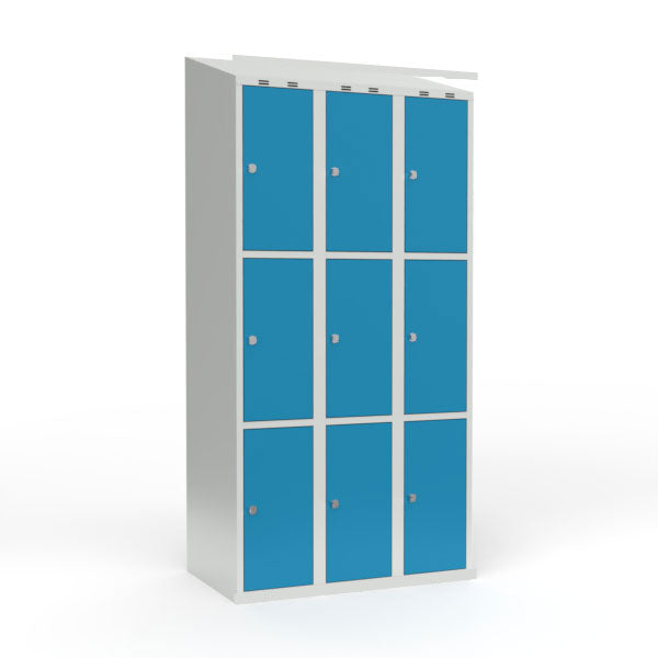 Skoleskab 3x300 Skråt tag 3 rum i højden Lys blå ståldør Greb for hængelås