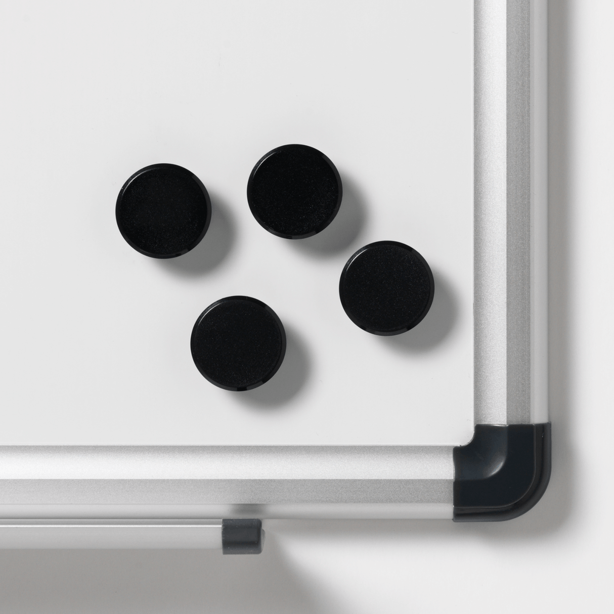 Black whiteboard magnet 21100.png