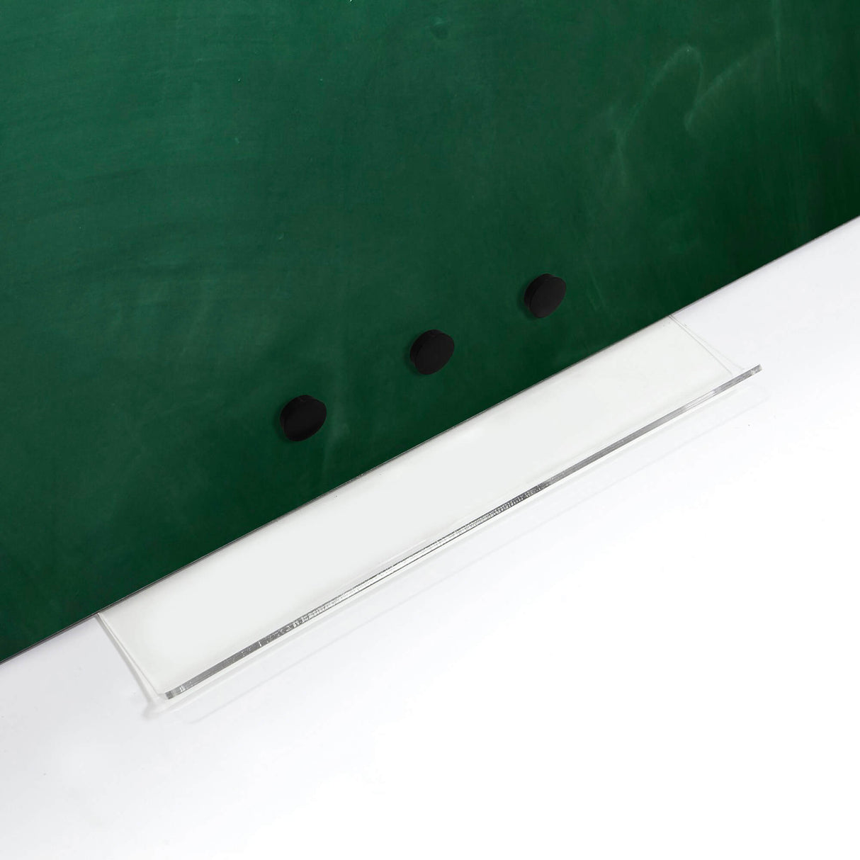 117 x 87 cm. Magnetisk, grøn kridttavle uden ramme