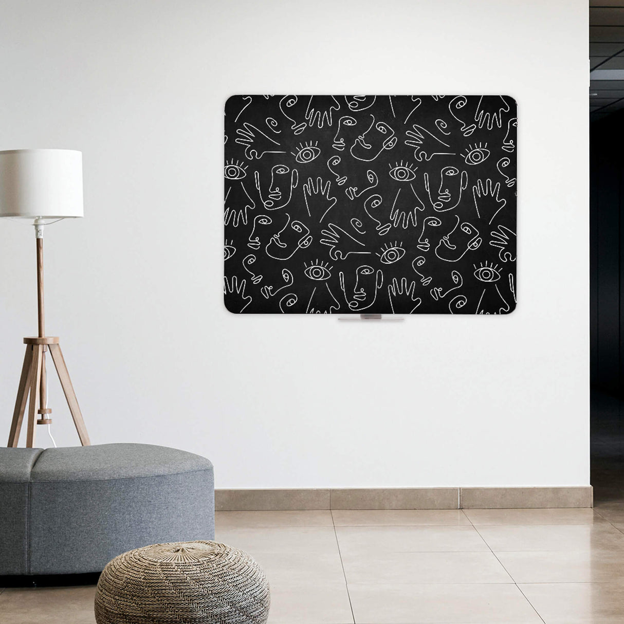 57 x 45 cm. Magnetisk, sort kridttavle uden ramme