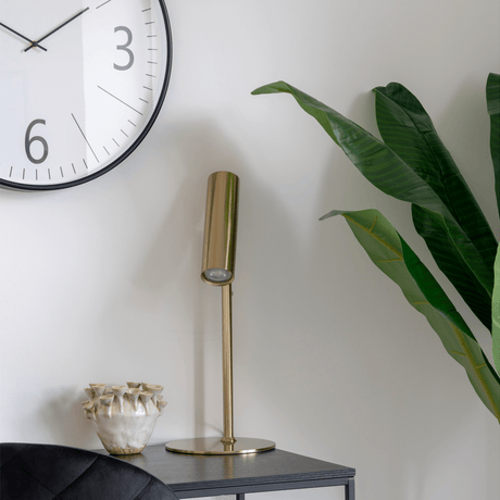 Wall clock white closeup 80020.png