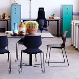 Konferencestol Fly sort med sort stel RAL9005 – image 3