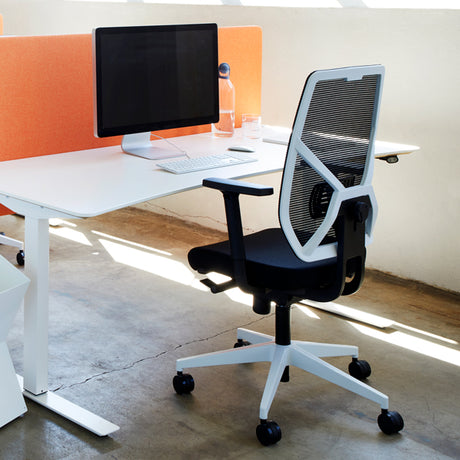 Kontorstol For_U, Sort med armlæn, Hvid kryds – image 6