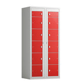 Tøjudleveringsskab 2x6 rum med lige tag og røde døre med greb f/hængelås – image 3