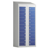 Tøjudleveringsskab 2x11 rum med skråt tag og blå døre med greb f/hængelås – image 3