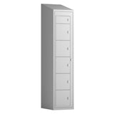 Tøjudleveringsskab 1x6 rum med skråt tag og lys grå døre med greb f/hængelås – image 1