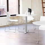 Konferencestol Fly hvid med alugråt stel RAL9006 – image 3