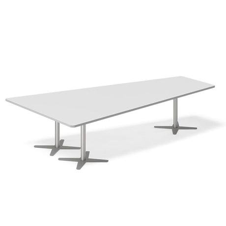 Ergoff Konferencebord DNA, Lysgrå 3200x1800 mm trapezformet, Alugrå understel – Konferenceborde (billede 1)