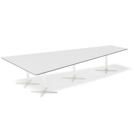 Ergoff Konferencebord DNA, Lysgrå 3800x1990 mm trapezformet, Hvid understel – Konferenceborde (billede 1)