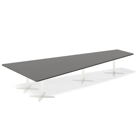 Ergoff Konferencebord DNA, Antracit 4400x2175 mm trapezformet, Hvid understel – Konferenceborde (billede 1)