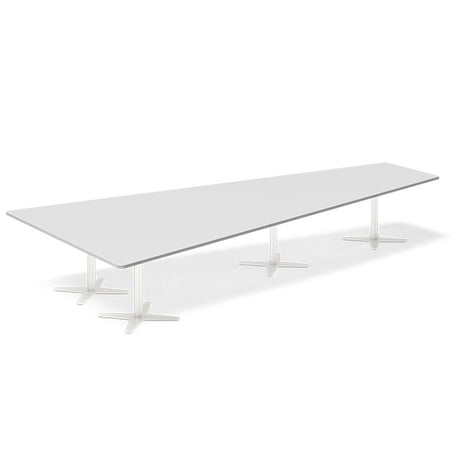 Ergoff Konferencebord DNA, Lysgrå 4400x2175 mm trapezformet, Hvid understel – Konferenceborde (billede 1)