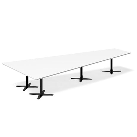Ergoff Konferencebord DNA, Hvid 4400x2175 mm trapezformet, Sort understel – Konferenceborde (billede 1)