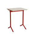 Tranås Skolmöbler Bord Atlas 1130, 700x600mm, eg højtrykslaminat, rødt stel – Elevborde