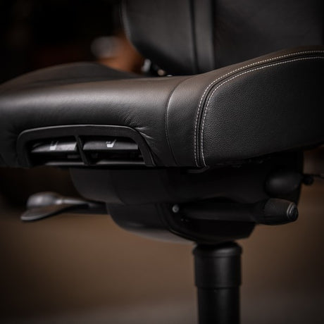 Kontorstol KAB seating K4 Premium, White-Line Sort fighter inkl. armlæn og nakkestøtte i sort skind – Kontorstole (billede 5)