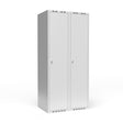Garderobeskab 2x400 mm m/lige tag, 1 rum i højden og lys grå dør m/greb for hængelås – image 1