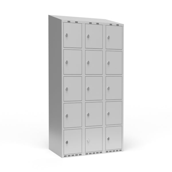 Garderobeskab 3x300 mm m/skråt tag, 5 rum i højden og lys grå dør m/greb for hængelås – image 1