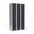 Sonesson Garderobeskab 3x300 mm Lige tag 2-delt søjle Z-dør Antracit dør Cylinderlås – Garderobeskabe (billede 1)