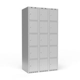 Sonesson Garderobeskab 3x300 mm m/lige tag, 5 rum i højden og lys grå dør m/cylinderlås – Garderobeskabe (billede 1)