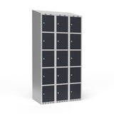 Sonesson Garderobeskab 3x300 mm Skråt tag 5 rum i højden Antracit dør Cylinderlås – Garderobeskabe (billede 1)
