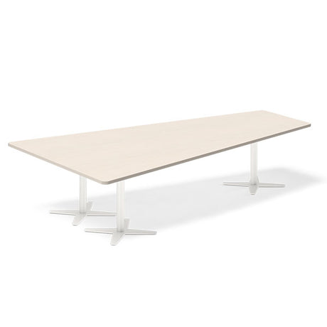 Ergoff Konferencebord DNA, Birk 3200x1800 mm trapezformet, Hvid understel – Konferenceborde