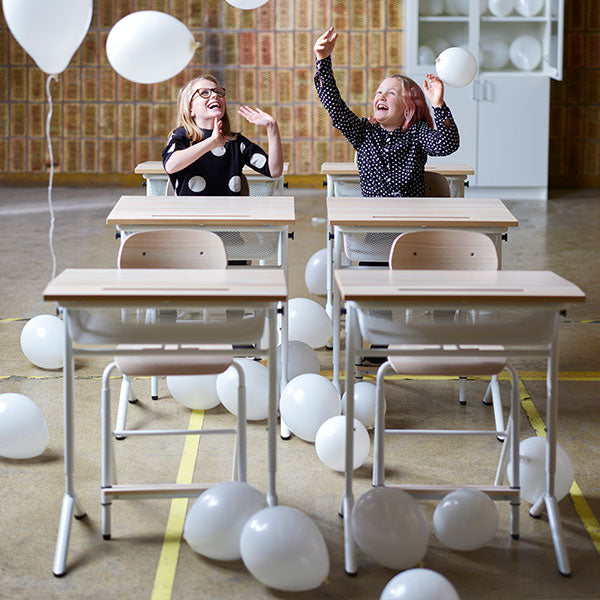 Tranås Skolmöbler Stol Atlas 2110 justerbar, hvidpigmenteret egelaminat, hvidt stel – Skolestole (billede 4)