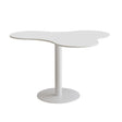 Form o Miljö Bord Amöba 1005, 1200x1500 mm, Højde 900 mm, Grå laminat, Hvidt stel – Kantineborde