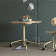 Form o Miljö Bord Smile 110, 650x650 mm, Lys grå linoleum, Sort stel – Elevborde (billede 1)