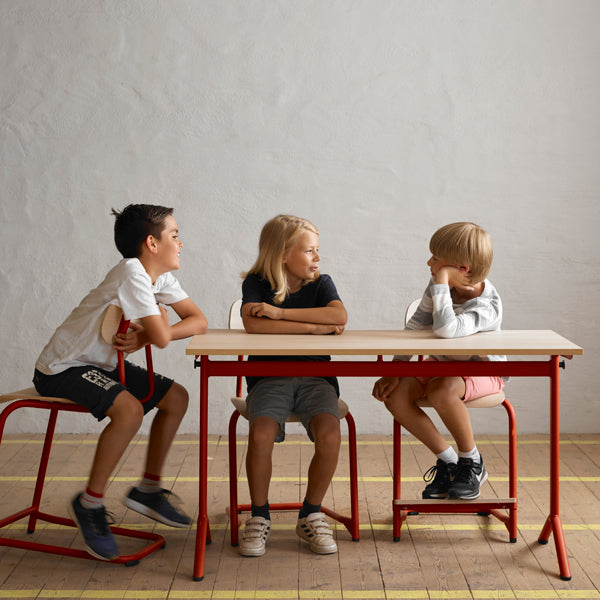 Tranås Skolmöbler Bord Atlas 1130, 1200x600mm, eg højtrykslaminat, blåt stel – Elevborde (billede 1)