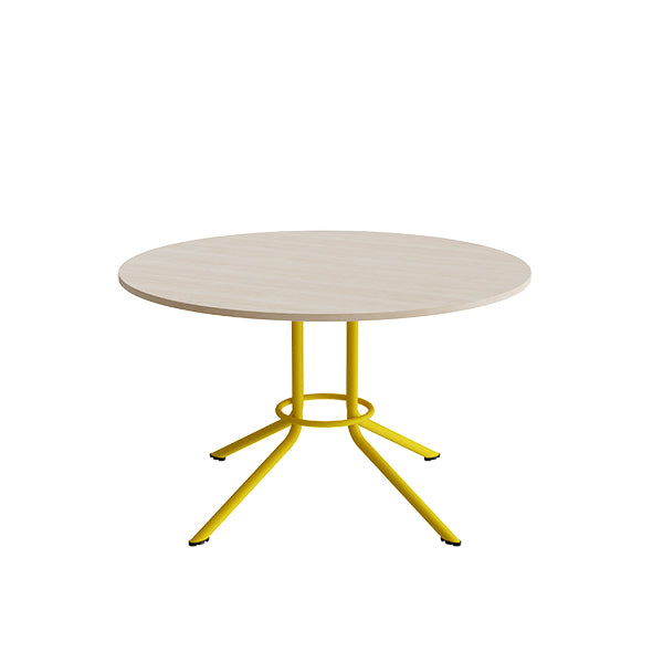 Tranås Skolmöbler Bord Atlas 1133 Ø1200x720mm, Hvidpigmenteret eg med gult understel – Caféborde