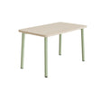 Tranås Skolmöbler Bord Add 590, 1200x700 mm højde 720 mm med lydabsorberende hvidpigmenteret eg, grønt stel – Caféborde