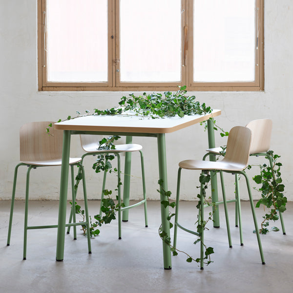 Bord Add 590, 1400x700 mm højde 720 mm med hvidpigmenteret eg, grønt stel – image 1