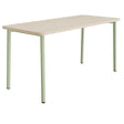 Tranås Skolmöbler Bord Add 590, 1800x800 mm højde 900 mm med lydabsorberende hvidpigmenteret eg, grønt stel – Caféborde
