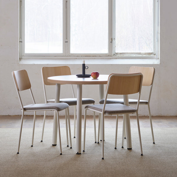 Tranås Skolmöbler Bord Add 590, Ø900 mm, højde 720 mm, birk laminat på alu stel – Caféborde (billede 1)