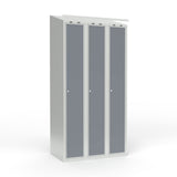 Skoleskab 3x300 Skråt tag 1 rum i højden Lys grå laminatdør Cylinderlås – image 1