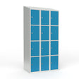 Sonesson Skoleskab 3x300 Skråt tag 4 rum i højden Lys blå  ståldør Greb for hængelås – Elevskabe (billede 1)