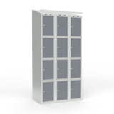 Skoleskab 3x300 Skråt tag 4 rum i højden Lys grå laminatdør Cylinderlås – image 1