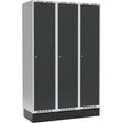 Garderobeskab 3x400mm m/lige tag, antracit dør med cylinderlås og sokkel – image 1