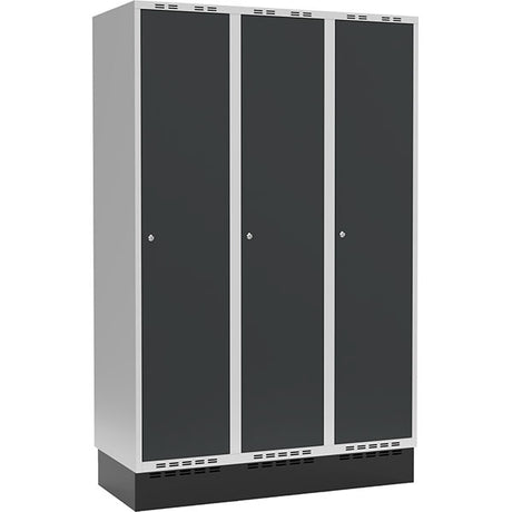 Garderobeskab 3x400mm m/lige tag, antracit dør med cylinderlås og sokkel – image 1