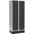 Sonesson Garderobeskab 2x400mm m/lige tag, antracit dør med greb for hængelås og sokkel – Garderobeskabe (billede 1)
