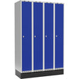 Garderobeskab 4x300mm m/lige tag, blå dør med greb for hængelås og sokkel – image 1