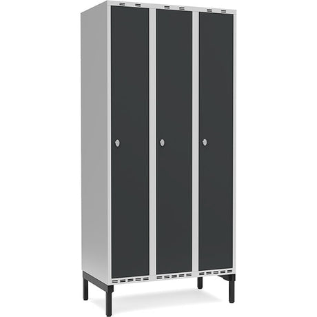 Garderobeskab 3x300mm m/lige tag, antracit dør med greb for hængelås og benramme – image 1